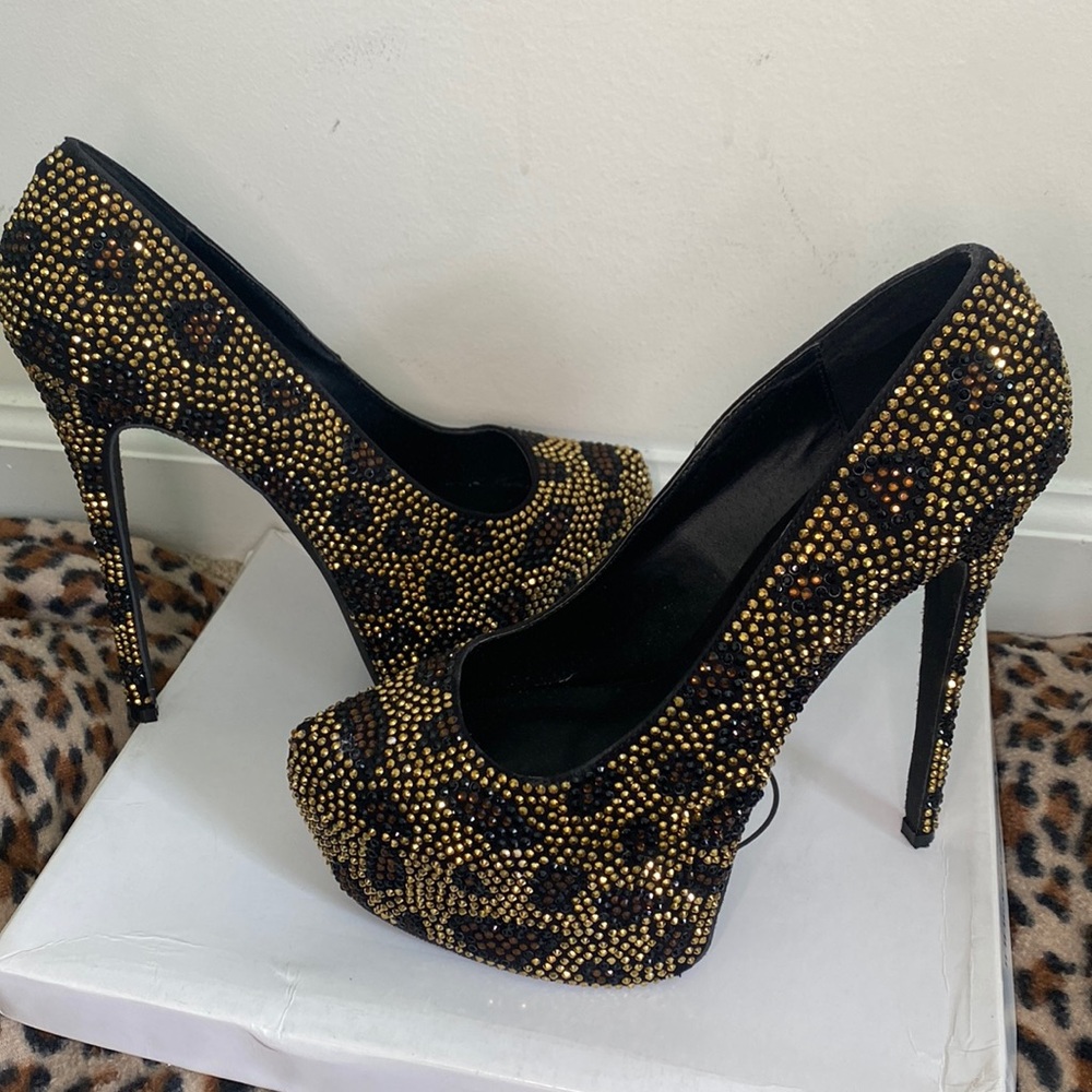 Steve Madden Black and Gold Rhinestone Leopard Platform Pumps